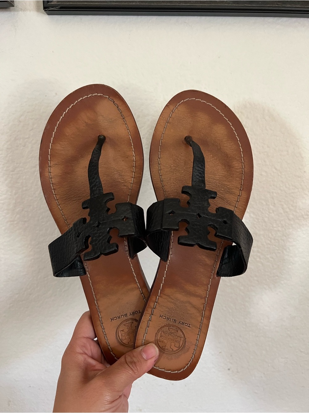 Tory Burch Black Leather Logo Thong Sandals with Brown Footbed - Picture 8 of 11